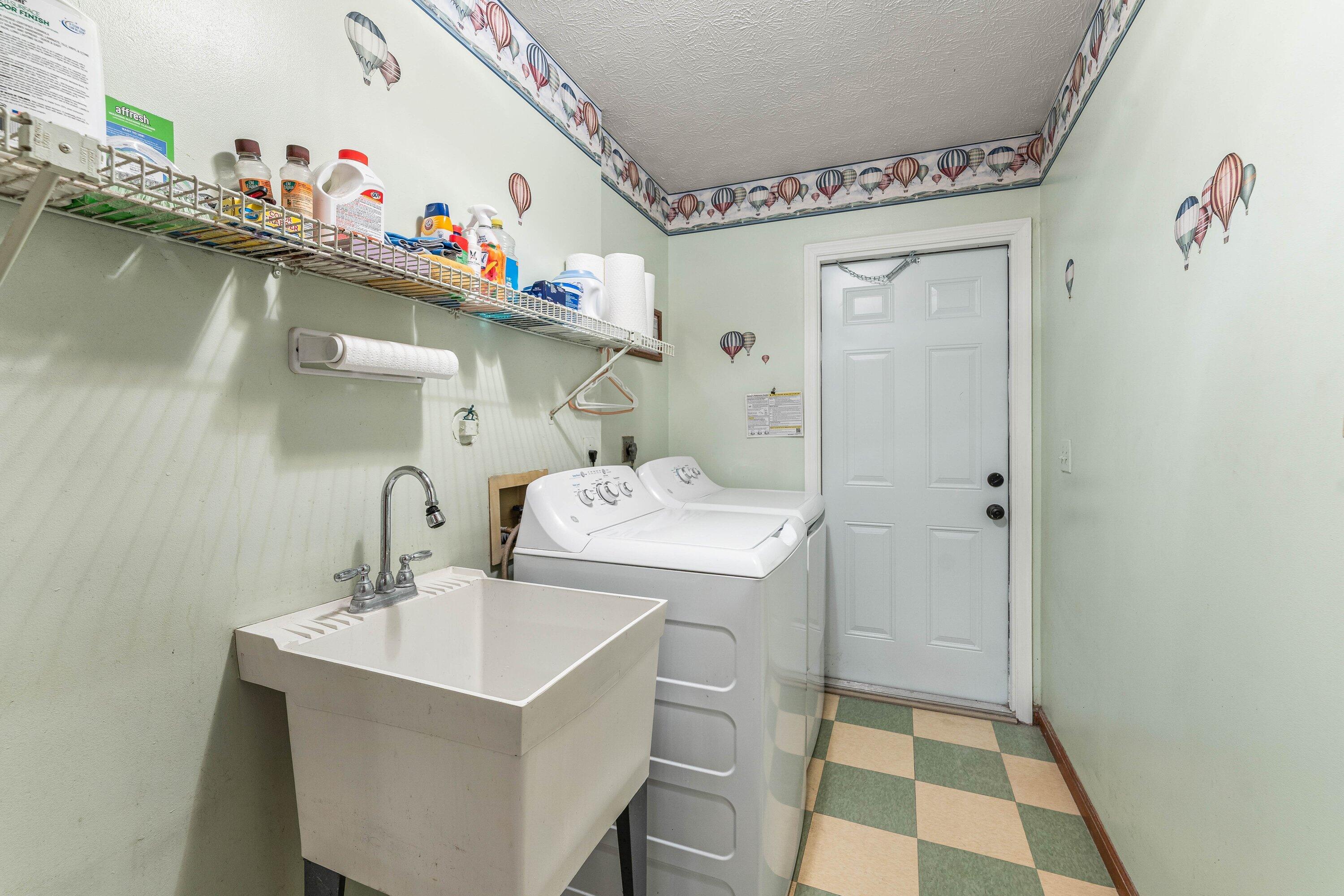 11-43-40~ N 237.9 FT OF S   3380.6 FT OF E 209.6 F - Residential