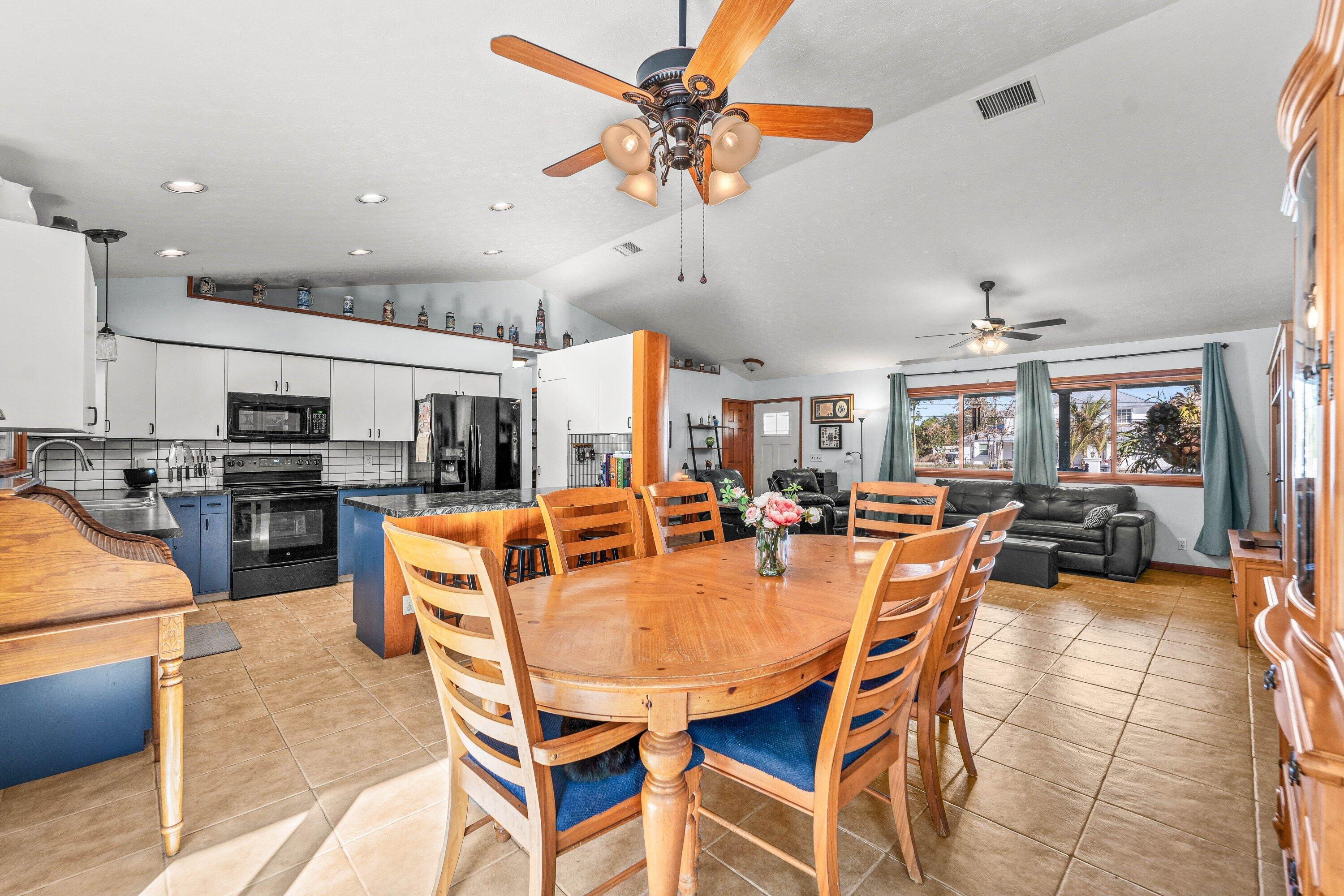 11-43-40~ N 237.9 FT OF S   3380.6 FT OF E 209.6 F - Residential