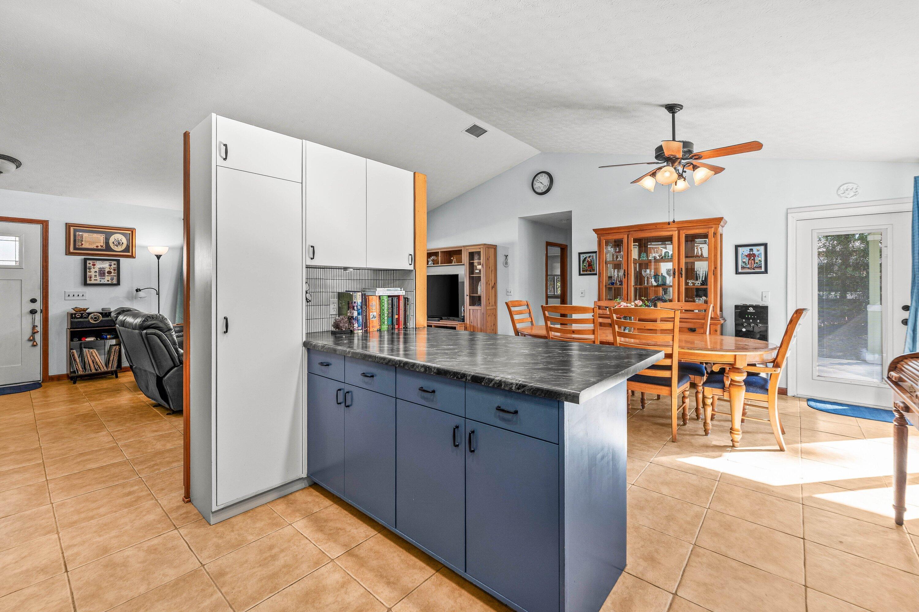 11-43-40~ N 237.9 FT OF S   3380.6 FT OF E 209.6 F - Residential