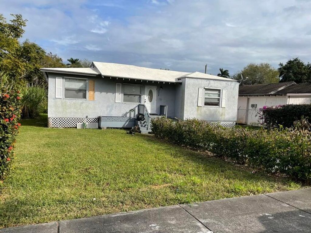 Photo of 332 Banyan Avenue, Pahokee, FL 33476 (MLS # R11000213)