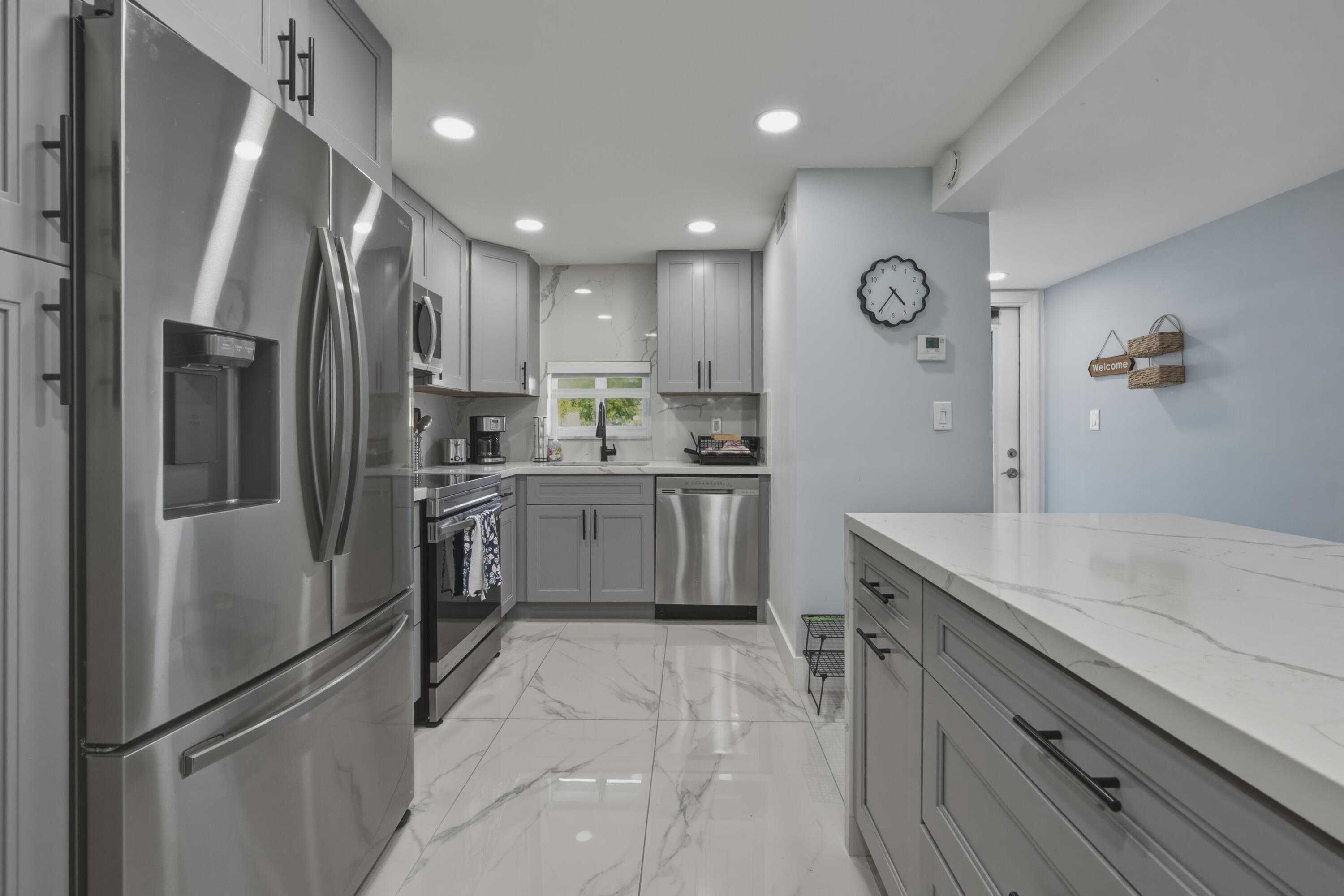 9823 S Hollybrook Lake Drive 104, Pembroke Pines FL 33025