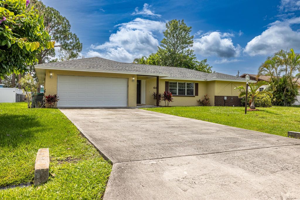 Photo of 681 SE Prineville Street, Port St Lucie, FL 34983 (MLS # R10899237)