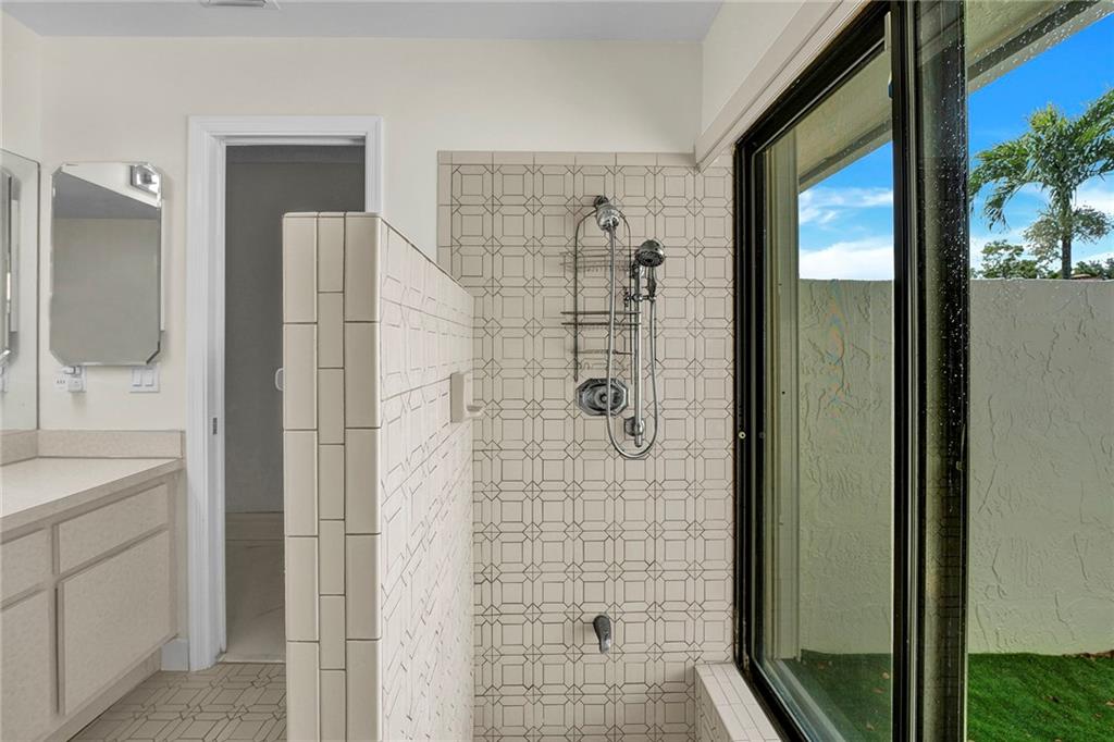 Oak Wood 80-39 B - Residential