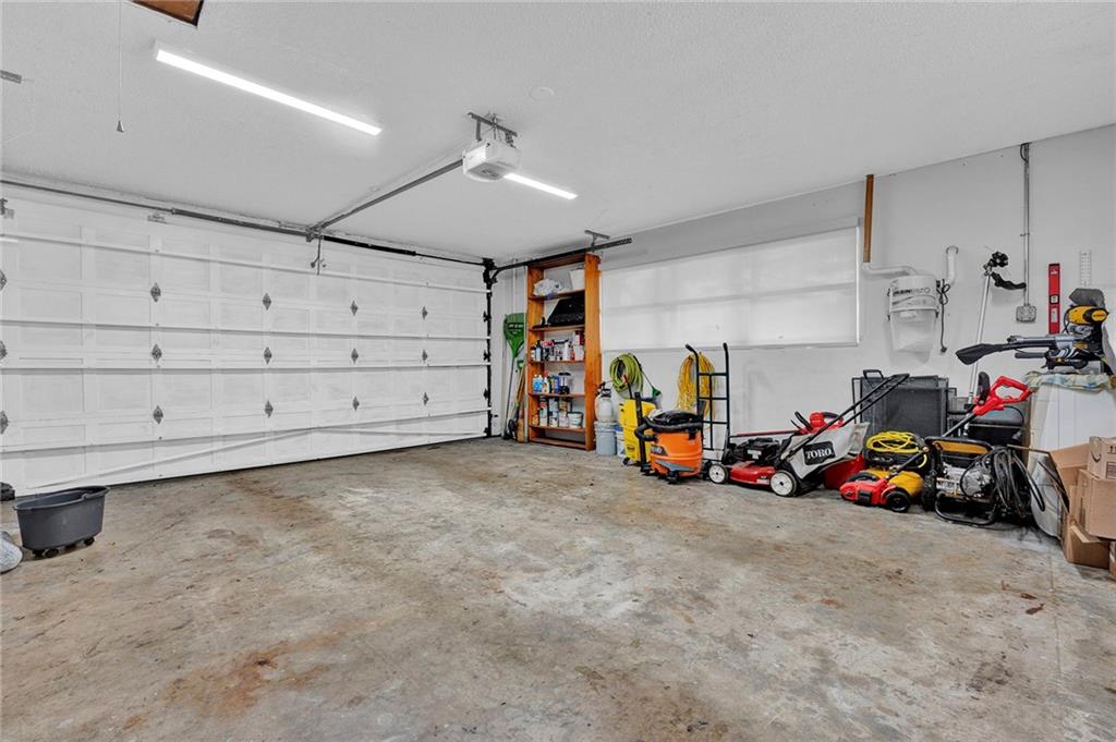 Oak Wood 80-39 B - Residential