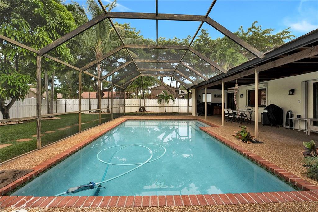 Oak Wood 80-39 B - Residential