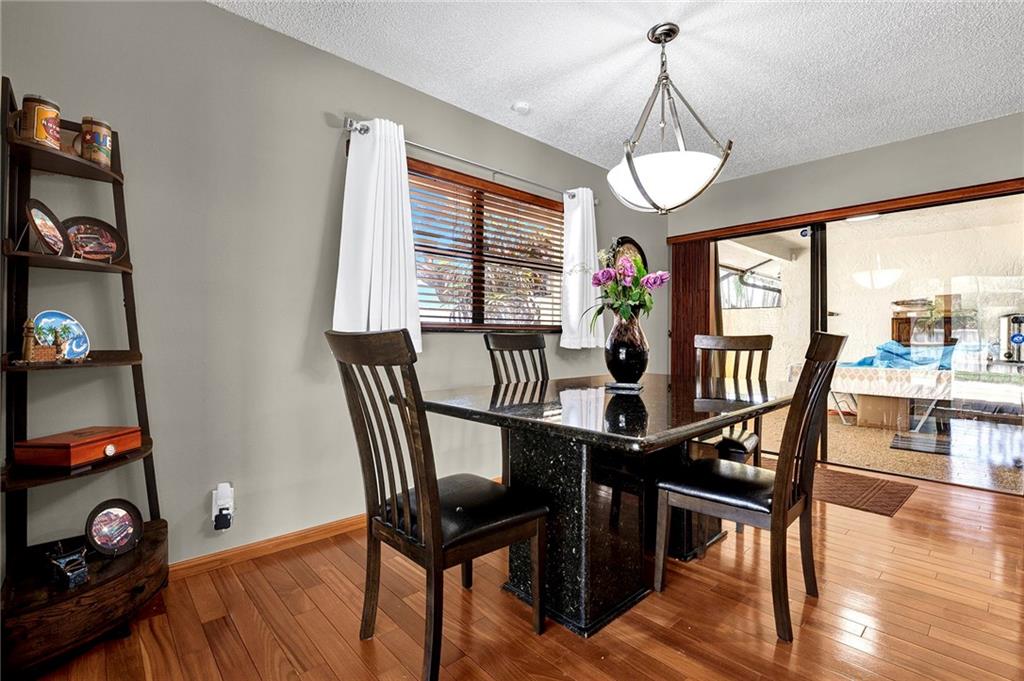Oak Wood 80-39 B - Residential