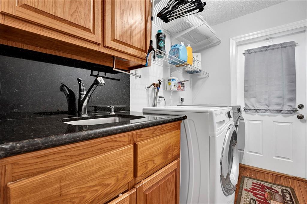 Oak Wood 80-39 B - Residential