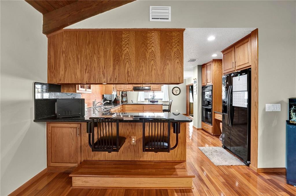 Oak Wood 80-39 B - Residential