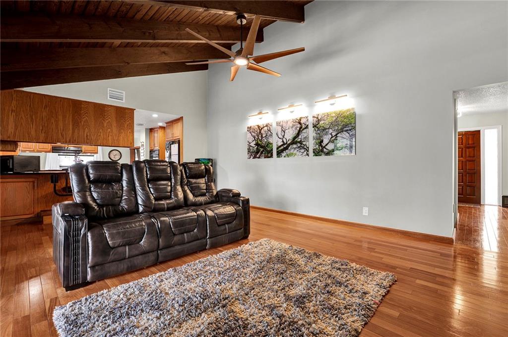 Oak Wood 80-39 B - Residential