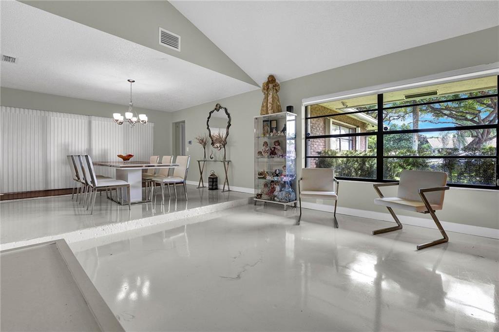 Oak Wood 80-39 B - Residential