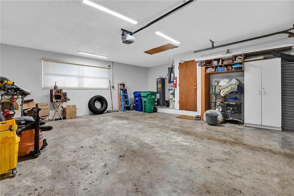 Oak Wood 80-39 B - Residential