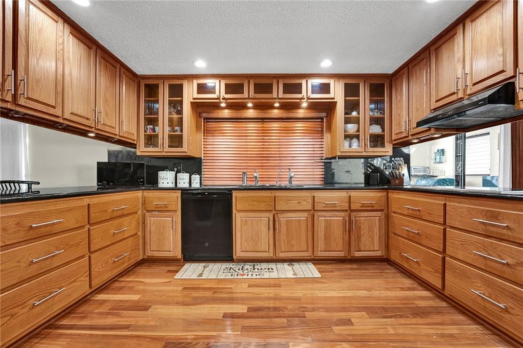 Oak Wood 80-39 B - Residential