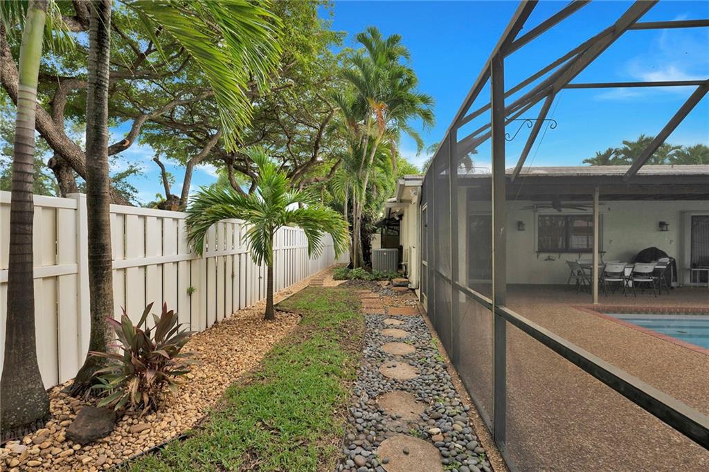 Oak Wood 80-39 B - Residential
