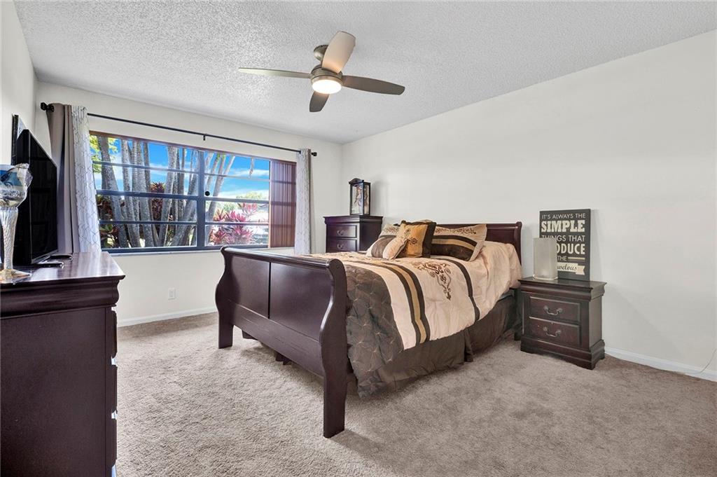 Oak Wood 80-39 B - Residential