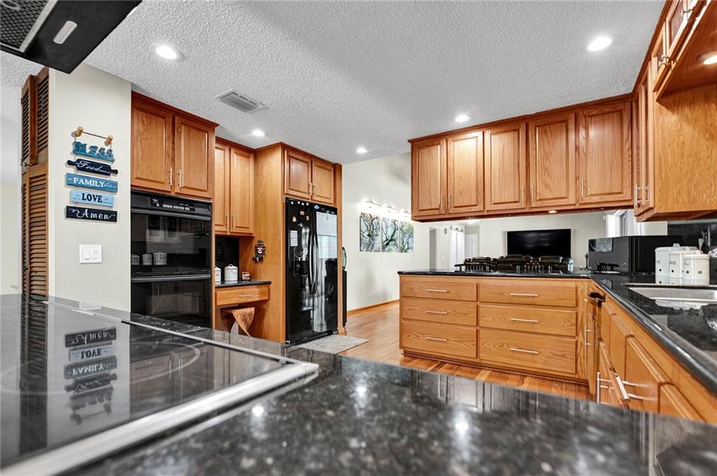 Oak Wood 80-39 B - Residential
