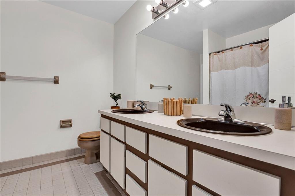 Oak Wood 80-39 B - Residential
