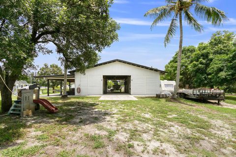 A home in Loxahatchee