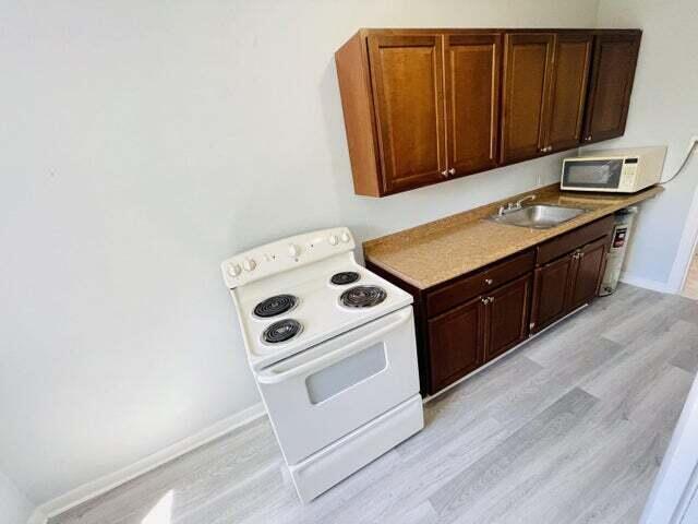 FLAMINGO PARK - Residential Lease