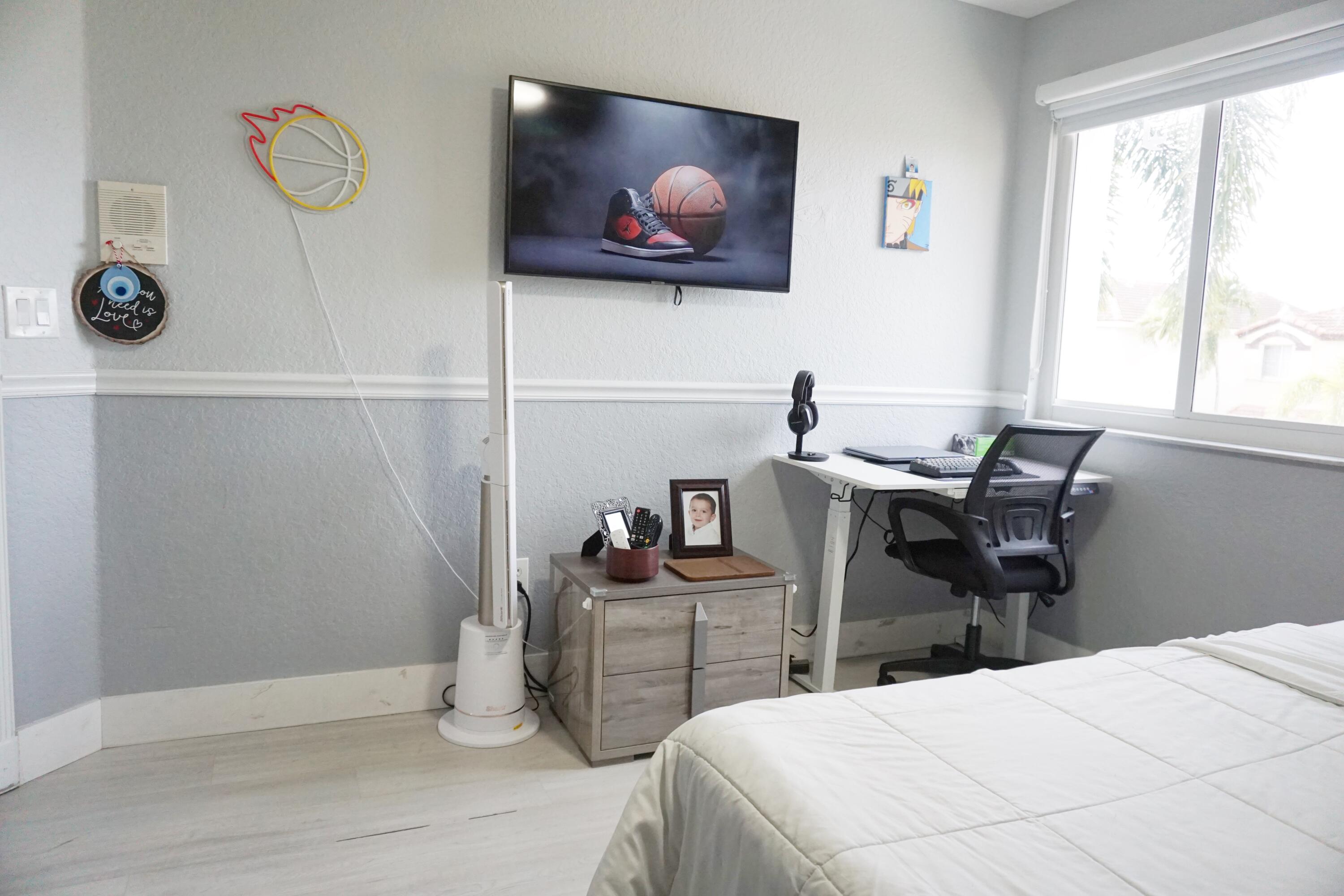 HOLLYWOOD LAKES COUNTRY CLUB - Residential