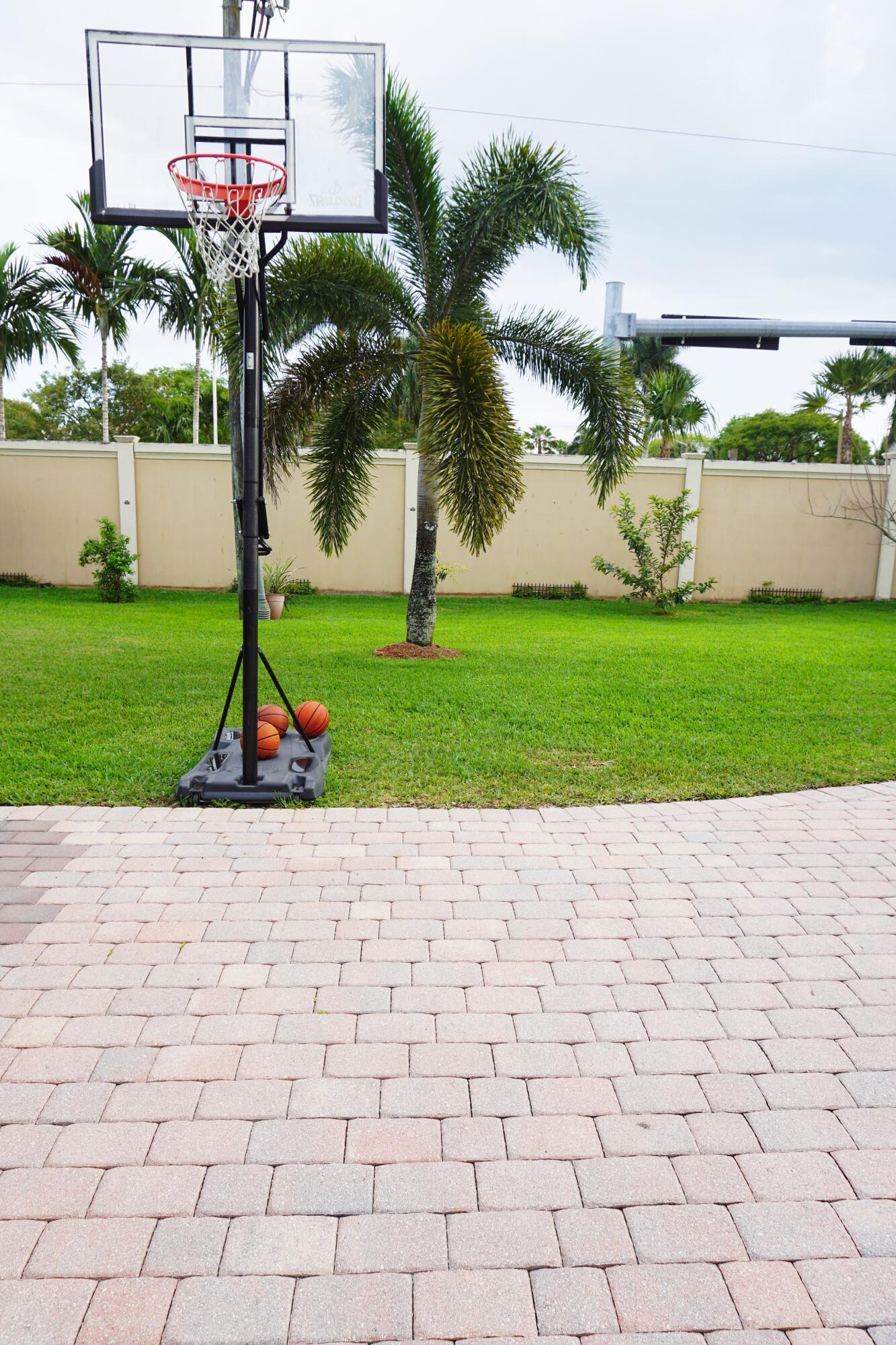 HOLLYWOOD LAKES COUNTRY CLUB - Residential