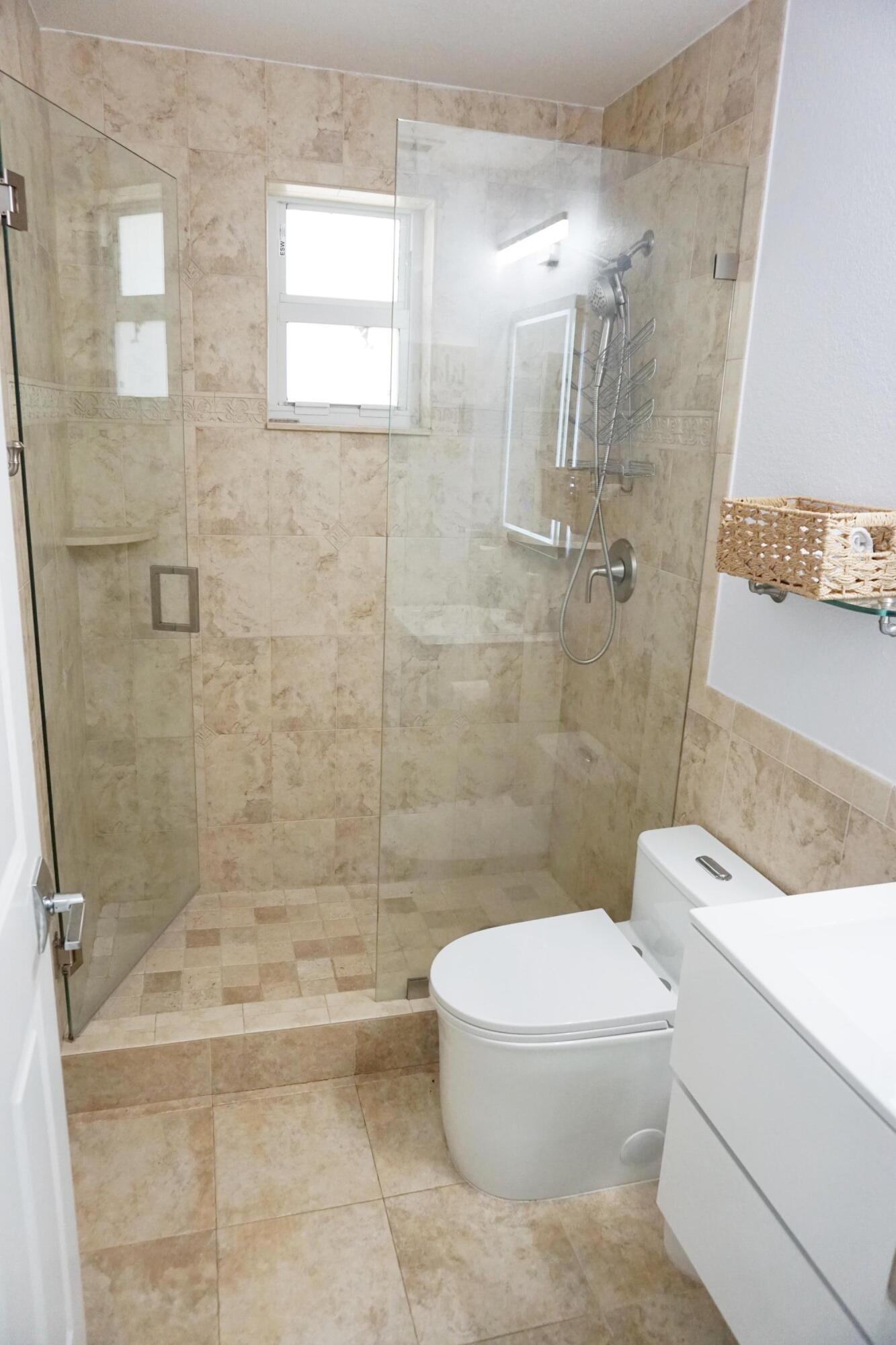 HOLLYWOOD LAKES COUNTRY CLUB - Residential