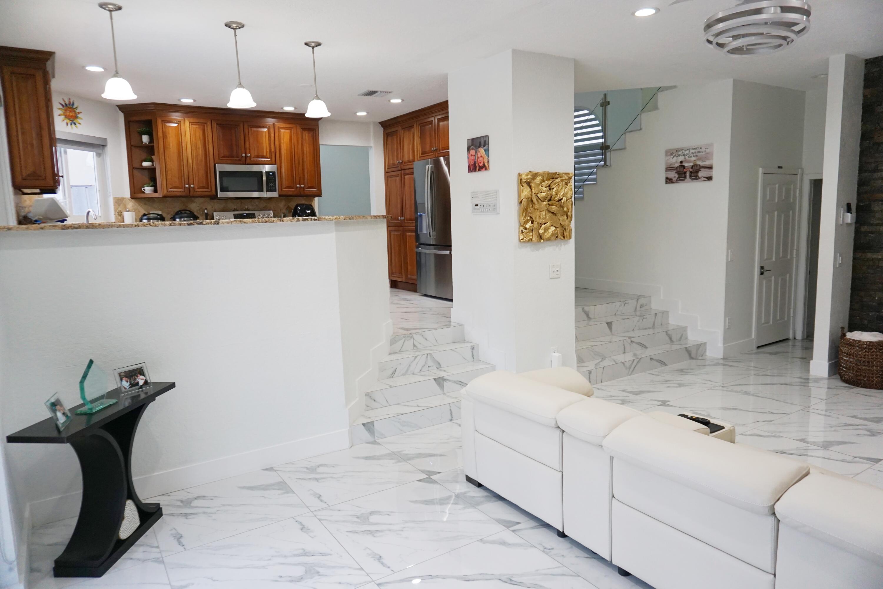 HOLLYWOOD LAKES COUNTRY CLUB - Residential