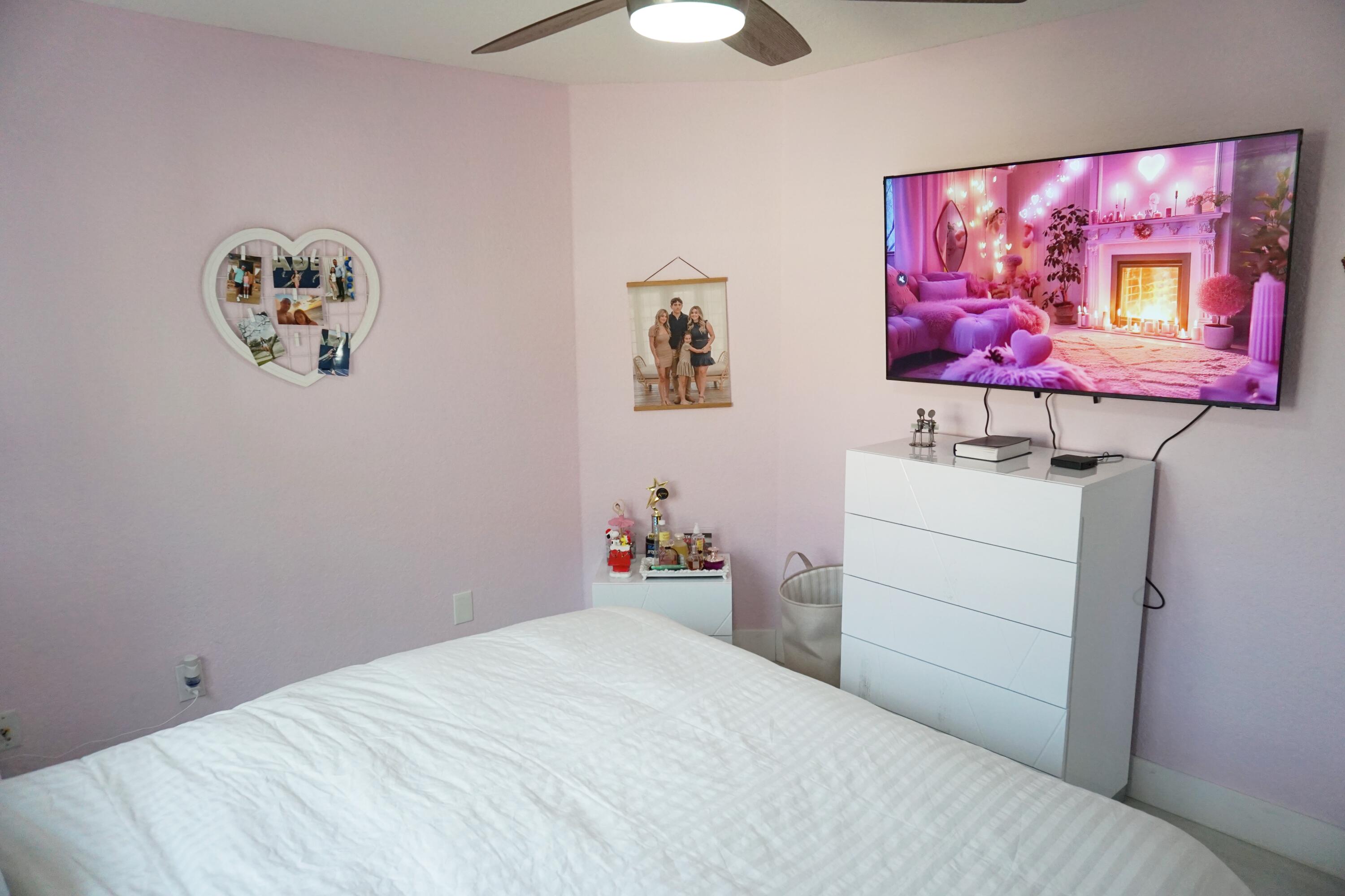 HOLLYWOOD LAKES COUNTRY CLUB - Residential