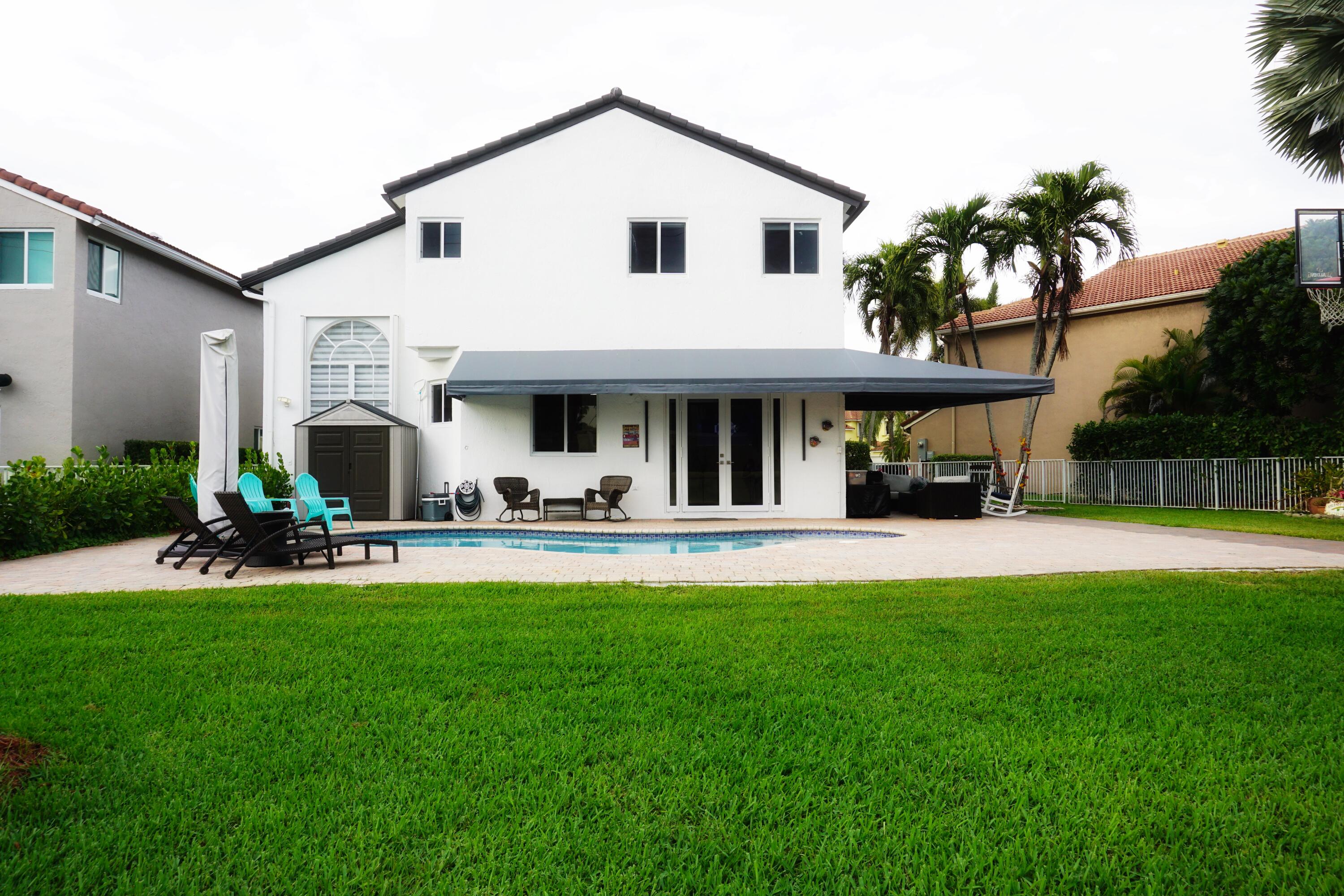 HOLLYWOOD LAKES COUNTRY CLUB - Residential