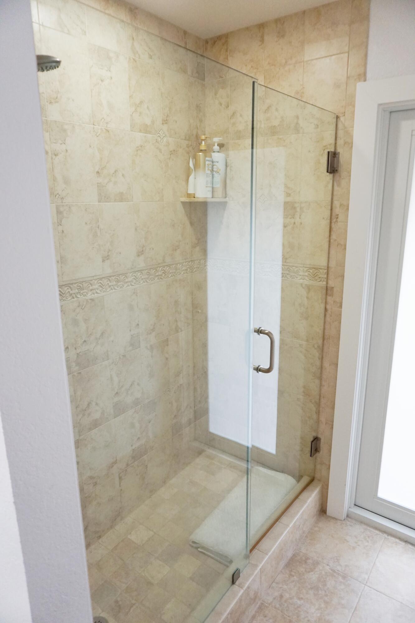 HOLLYWOOD LAKES COUNTRY CLUB - Residential