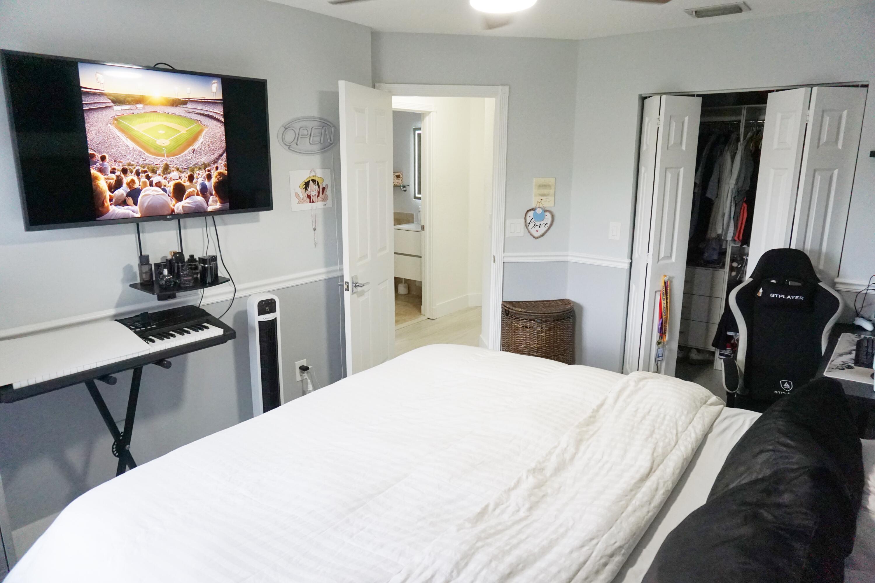 HOLLYWOOD LAKES COUNTRY CLUB - Residential