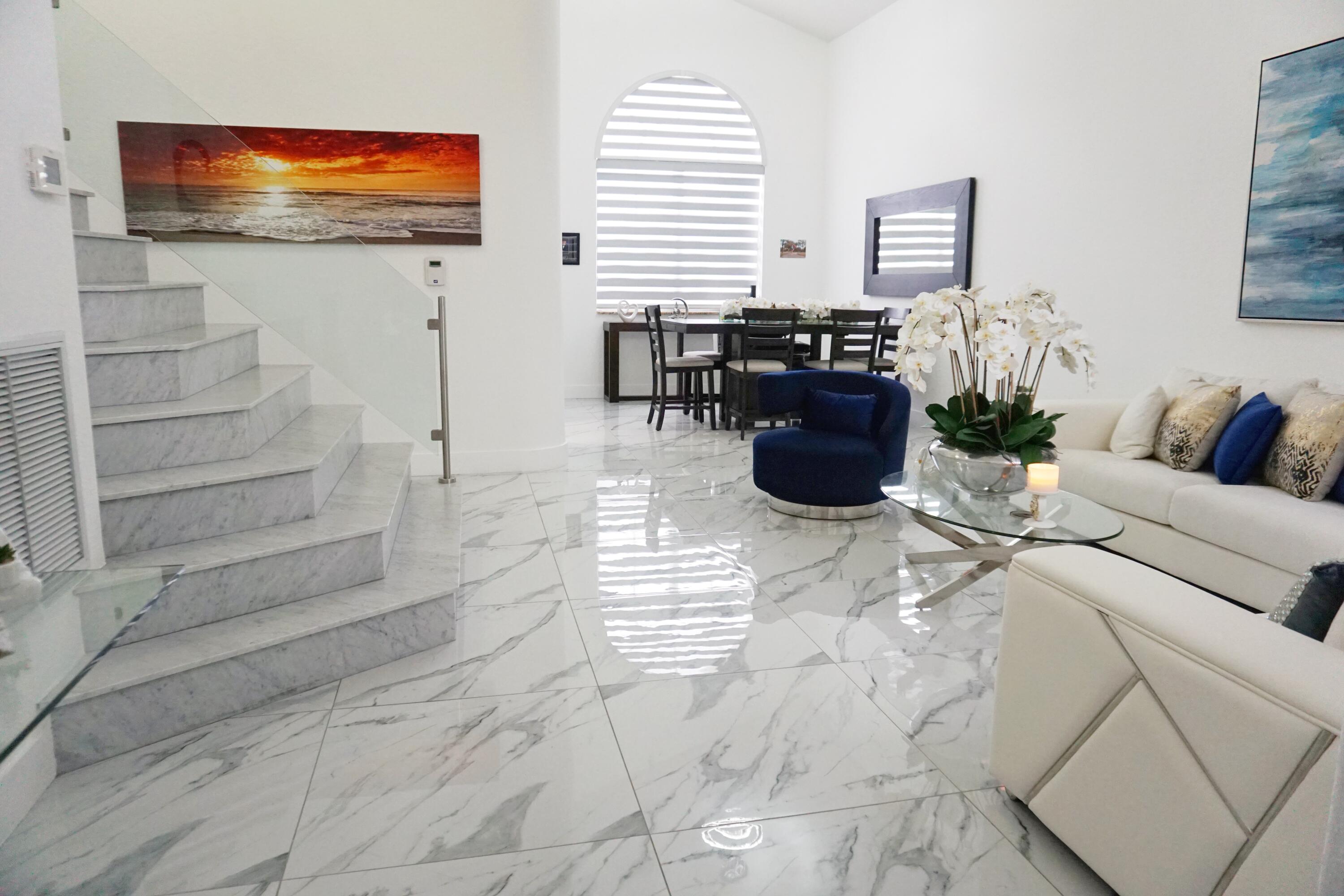 HOLLYWOOD LAKES COUNTRY CLUB - Residential