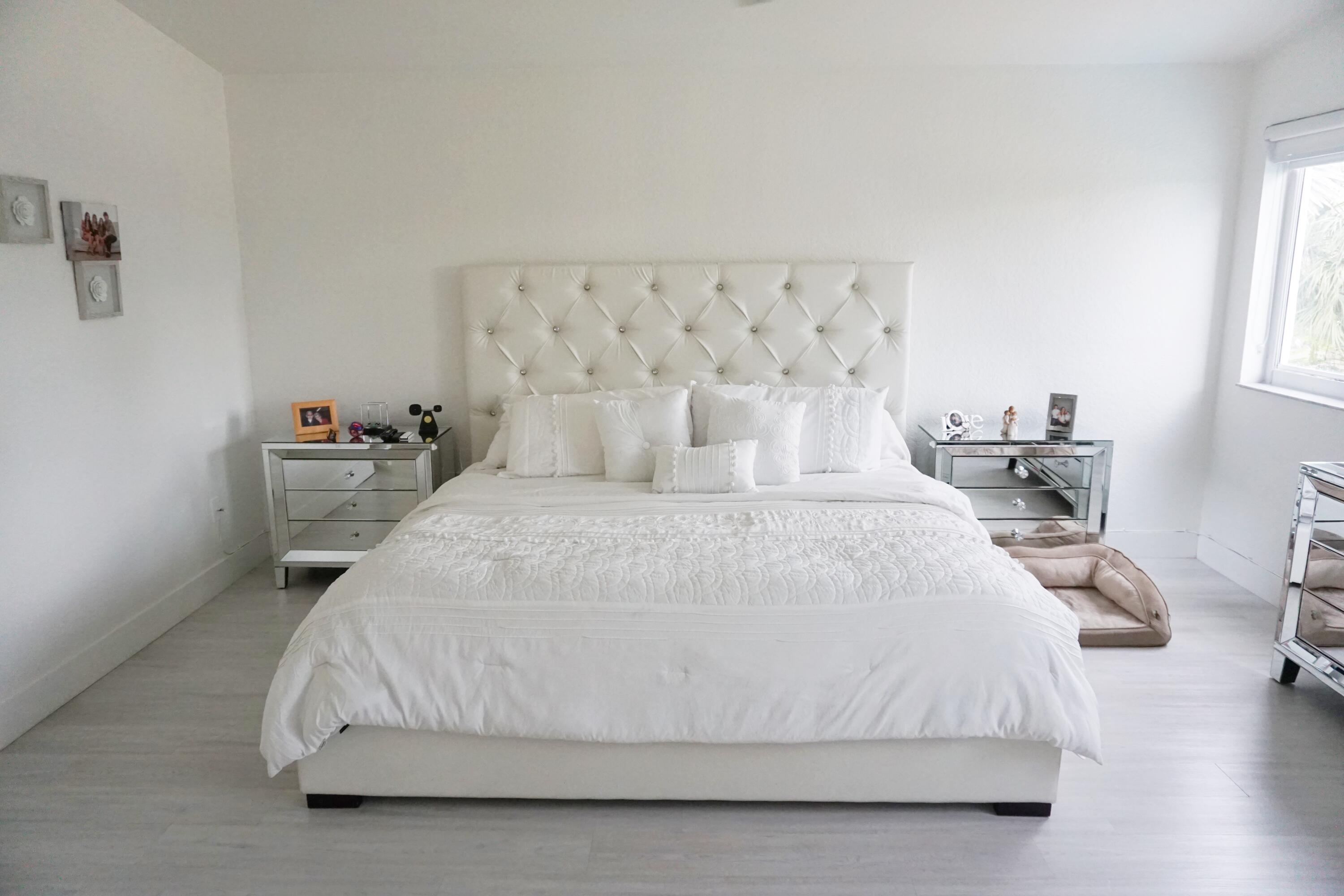 HOLLYWOOD LAKES COUNTRY CLUB - Residential