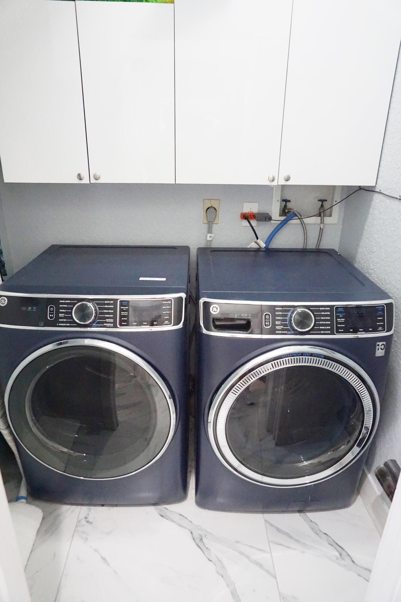 HOLLYWOOD LAKES COUNTRY CLUB - Residential