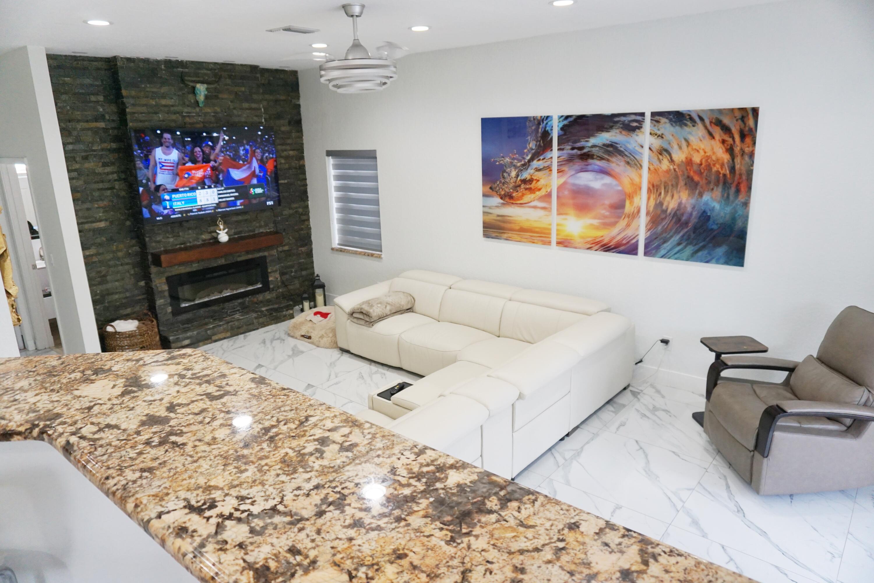 HOLLYWOOD LAKES COUNTRY CLUB - Residential