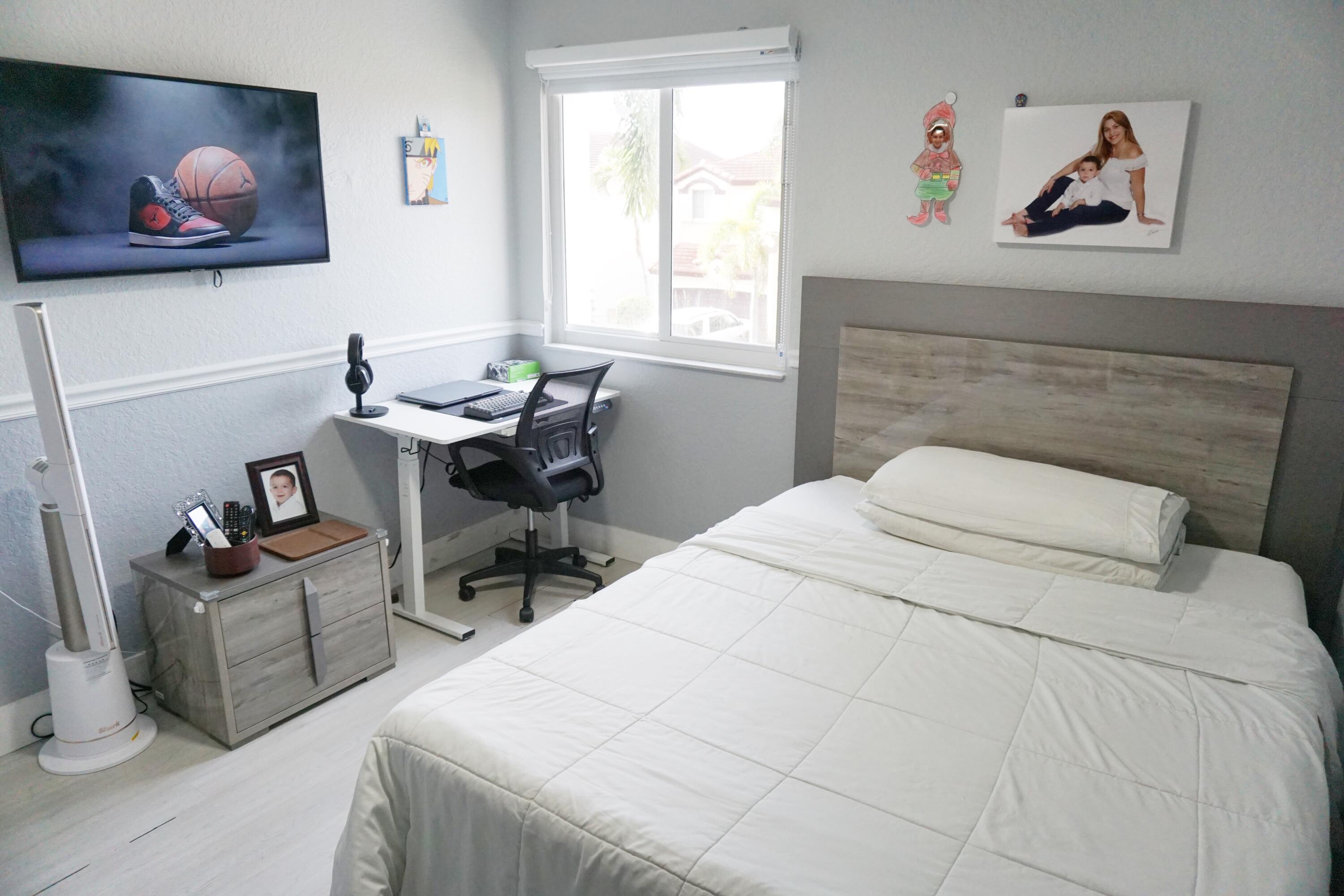 HOLLYWOOD LAKES COUNTRY CLUB - Residential