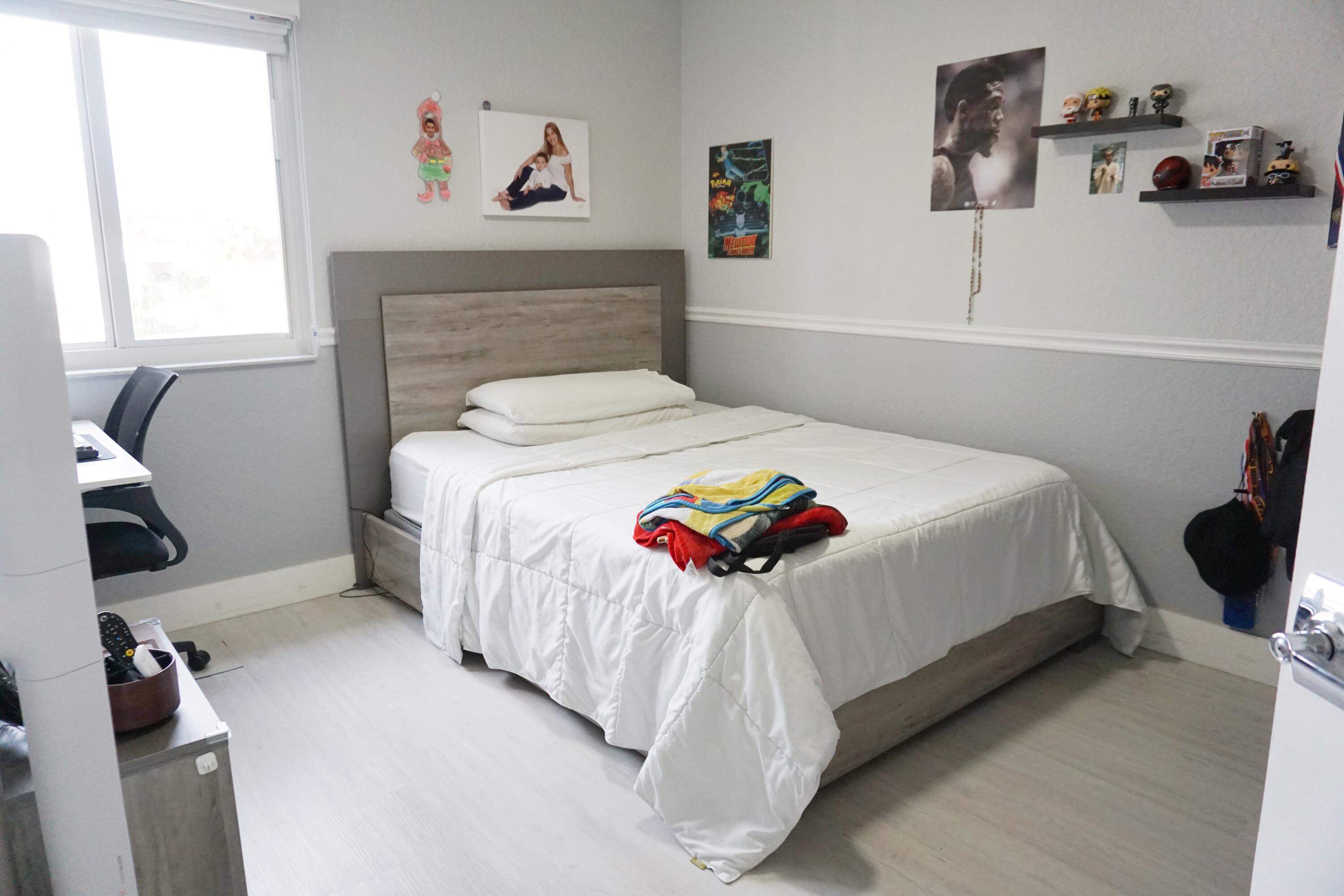 HOLLYWOOD LAKES COUNTRY CLUB - Residential