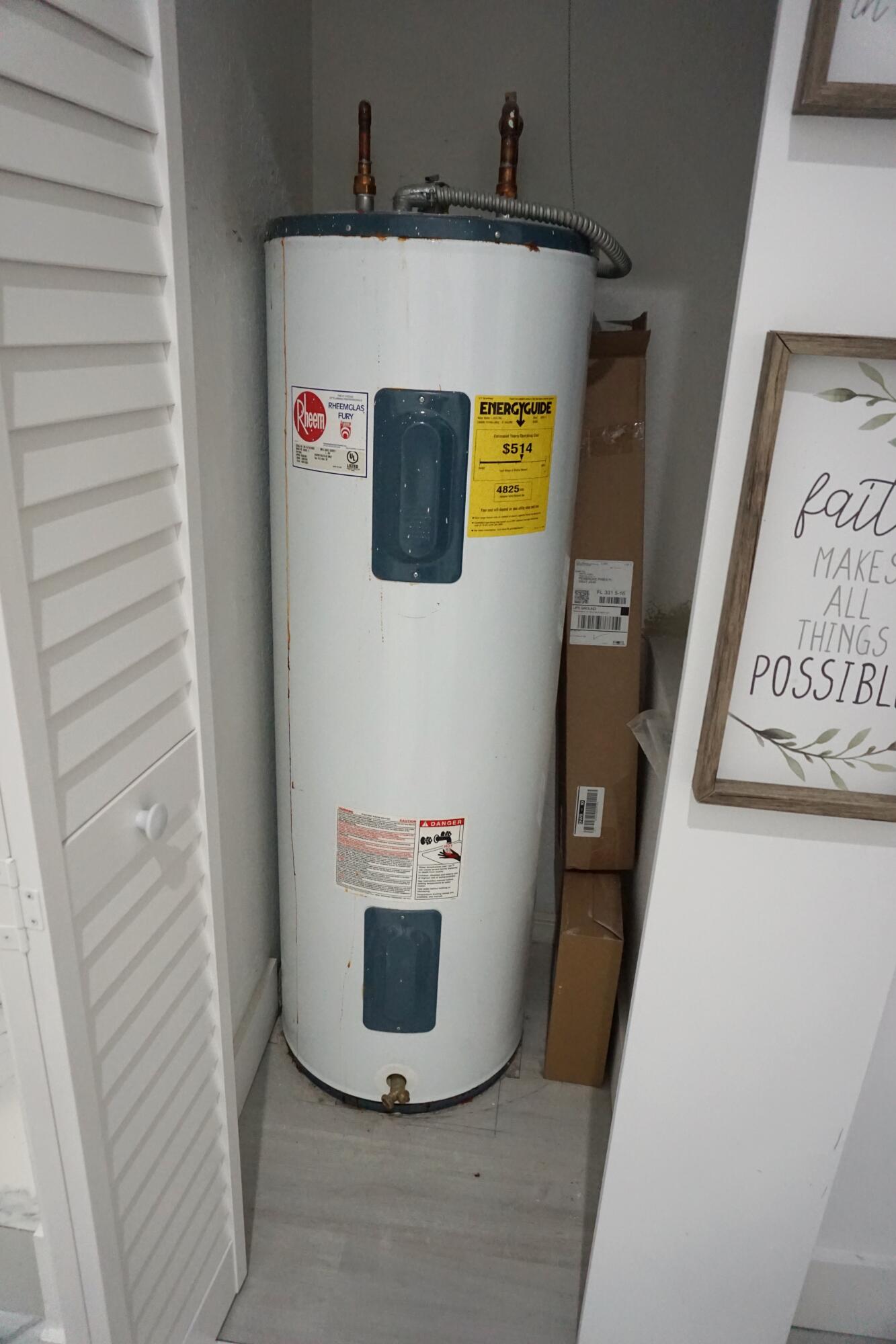 HOLLYWOOD LAKES COUNTRY CLUB - Residential