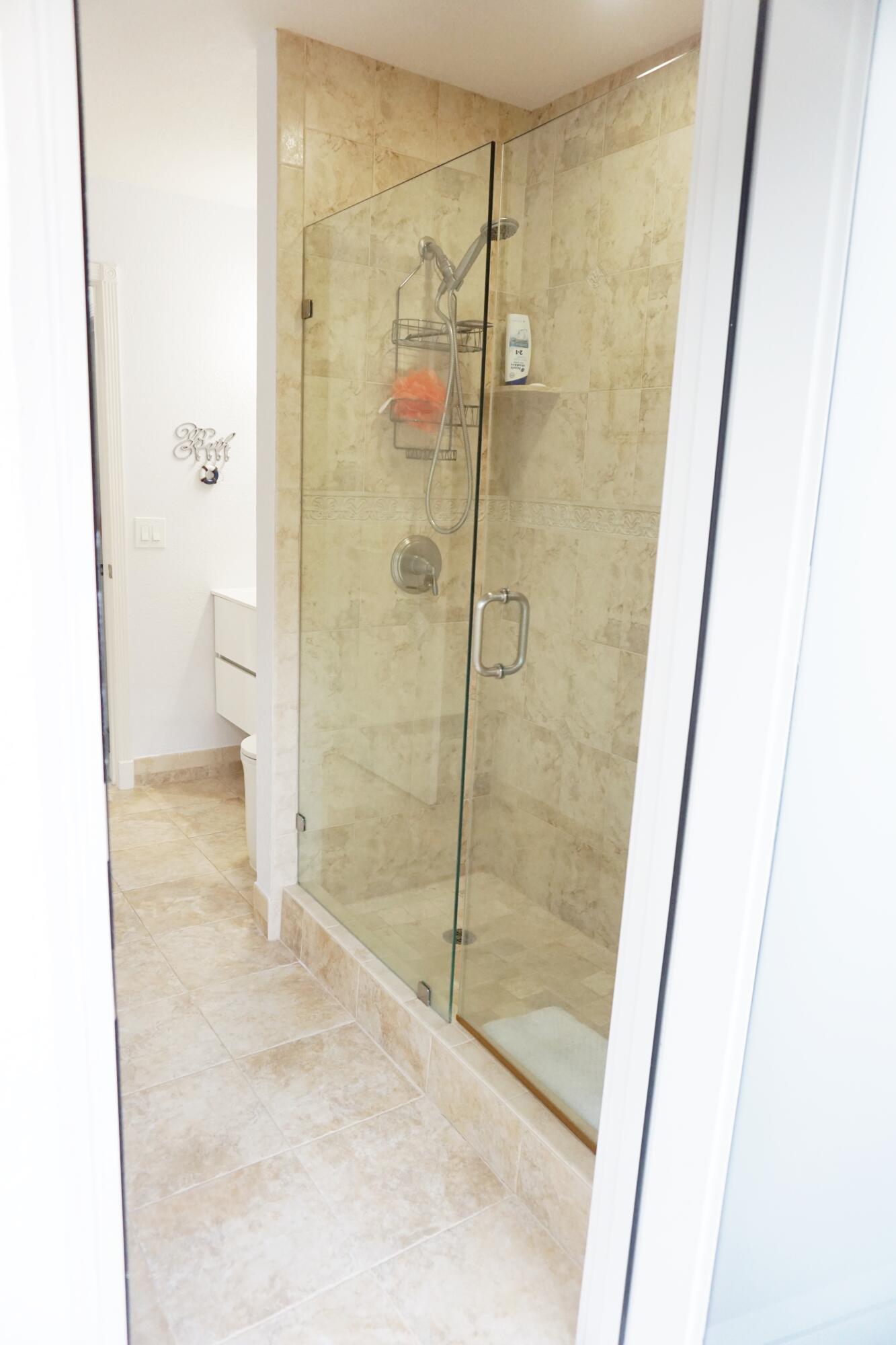 HOLLYWOOD LAKES COUNTRY CLUB - Residential