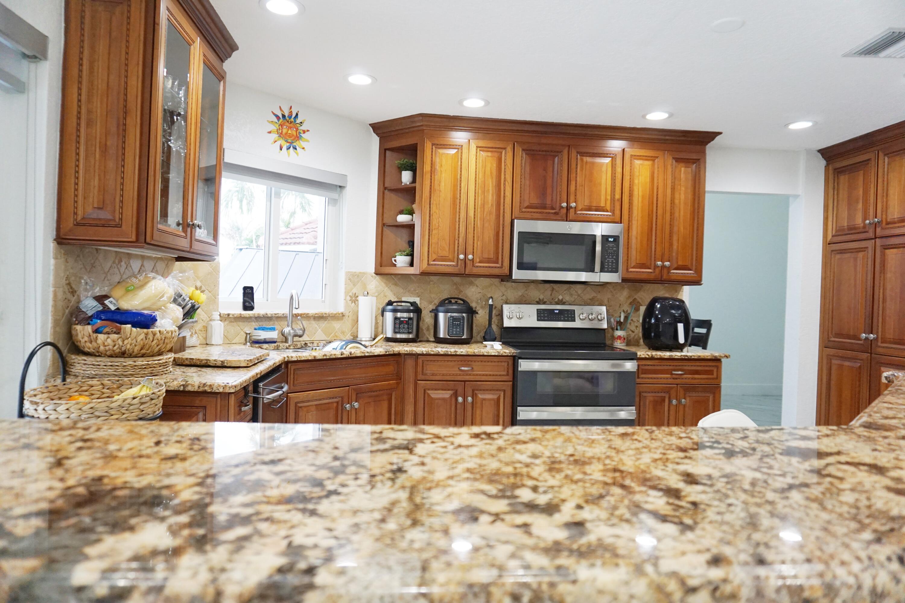 HOLLYWOOD LAKES COUNTRY CLUB - Residential