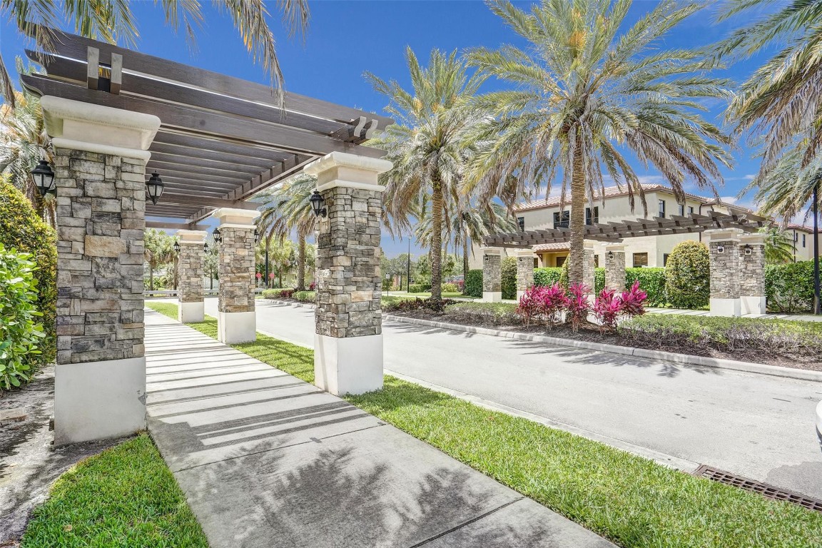 4875 NW 55th Place, Tamarac, FL, 33319/$555,000 1 4875 NW 55th Place