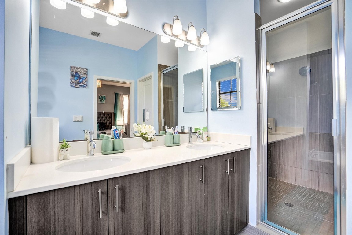 Central Parc South 182-17 - Residential