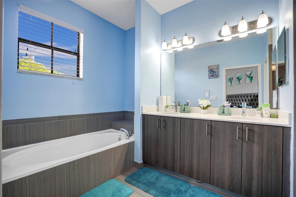 Central Parc South 182-17 - Residential