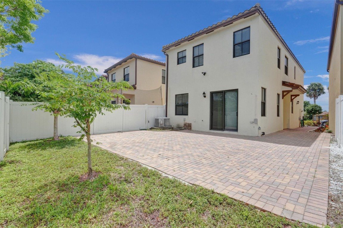 Central Parc South 182-17 - Residential