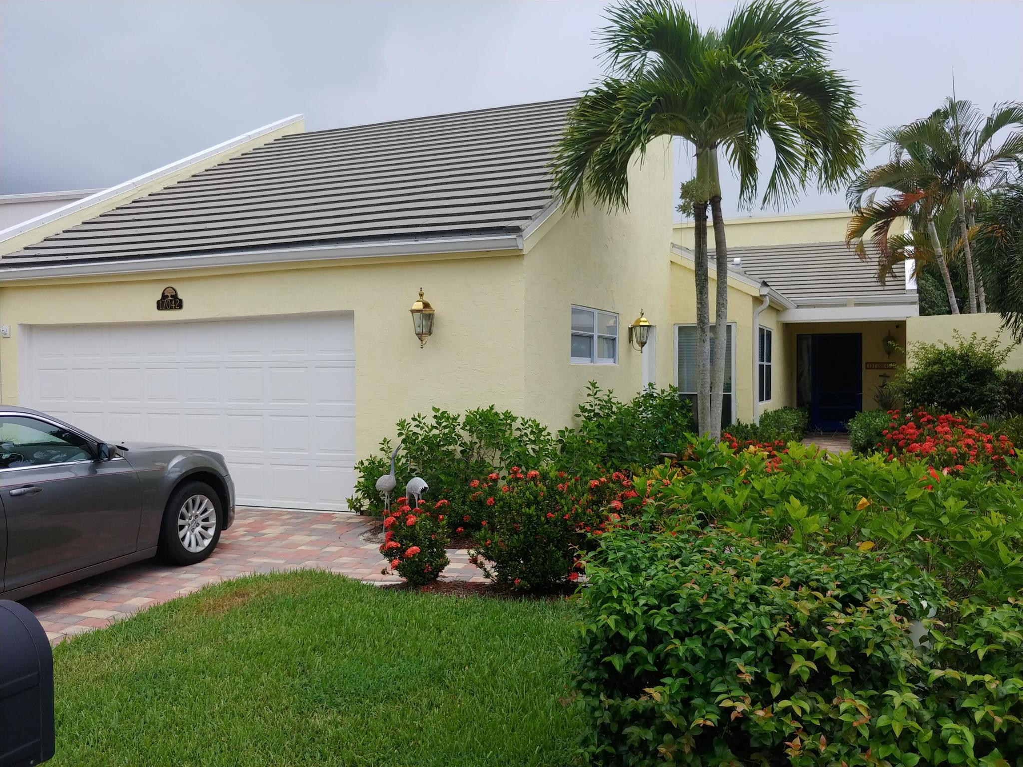 Rarely available unit with a golf course view. Very spacious side patio great for outdoor entertaining. Updated kitchen and 3 full baths. Formal living room, formal dining room with vaulted ceilings. Owner has recently converted the family room into an over-sized master bedroom with brand new bathroom. 4 TV's. 2 month minimum and flexible on dates. Available starting May 2025 though September 15, 2025. Off-season rent is $6,000/month. Available in season for $15,000/month. 2 months minimum.