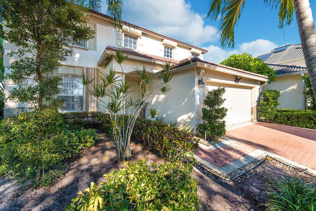 1233 Avondale Lane