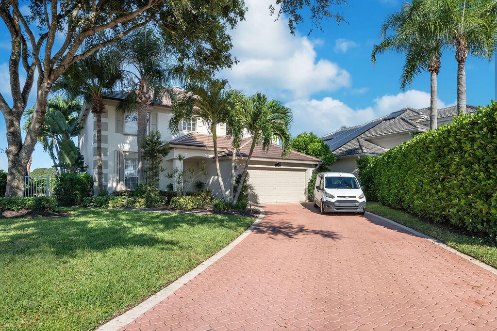 1233 Avondale Lane