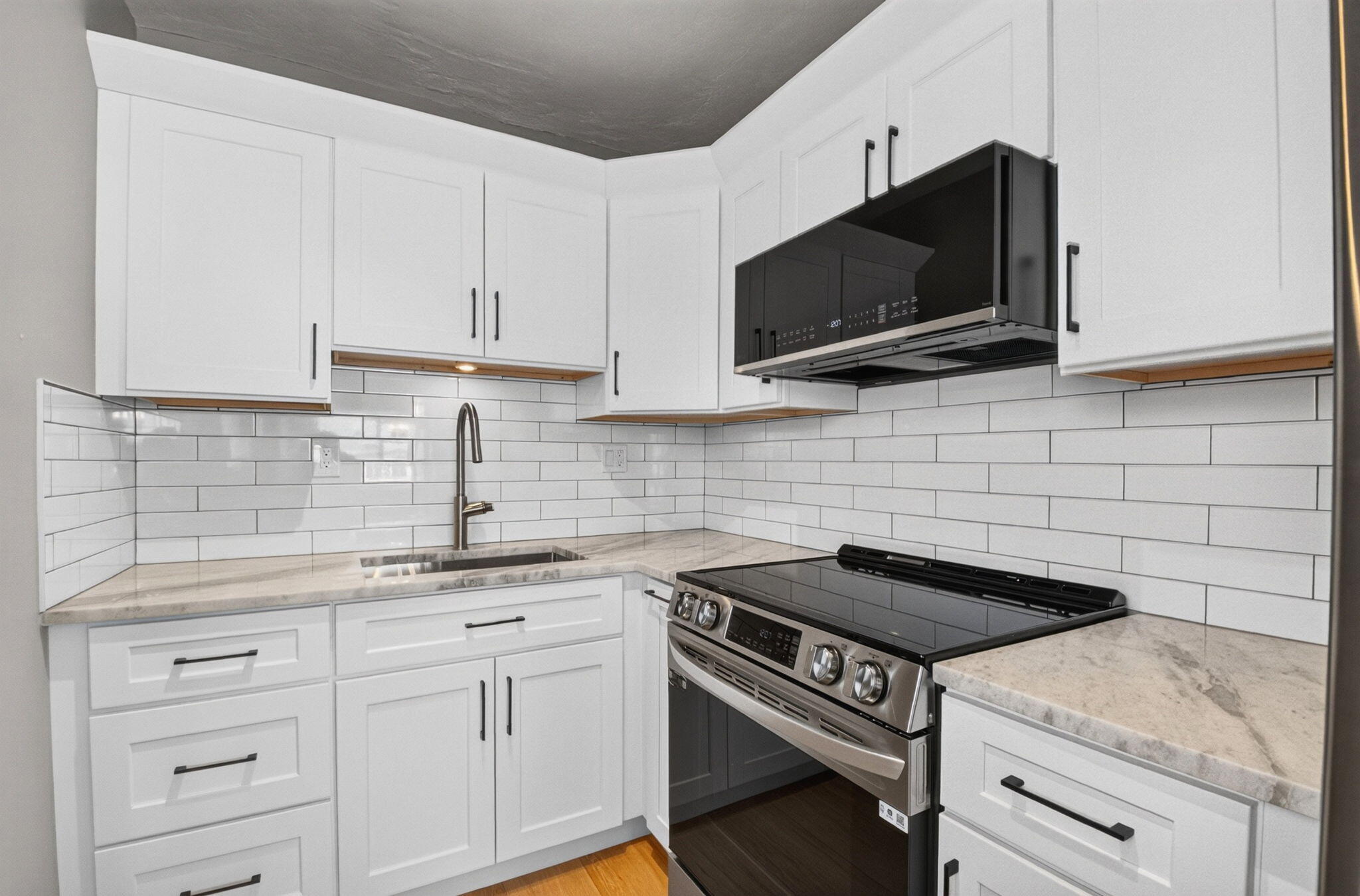 View photos, virtual tours, details... 2290 SUNSET Avenue 20