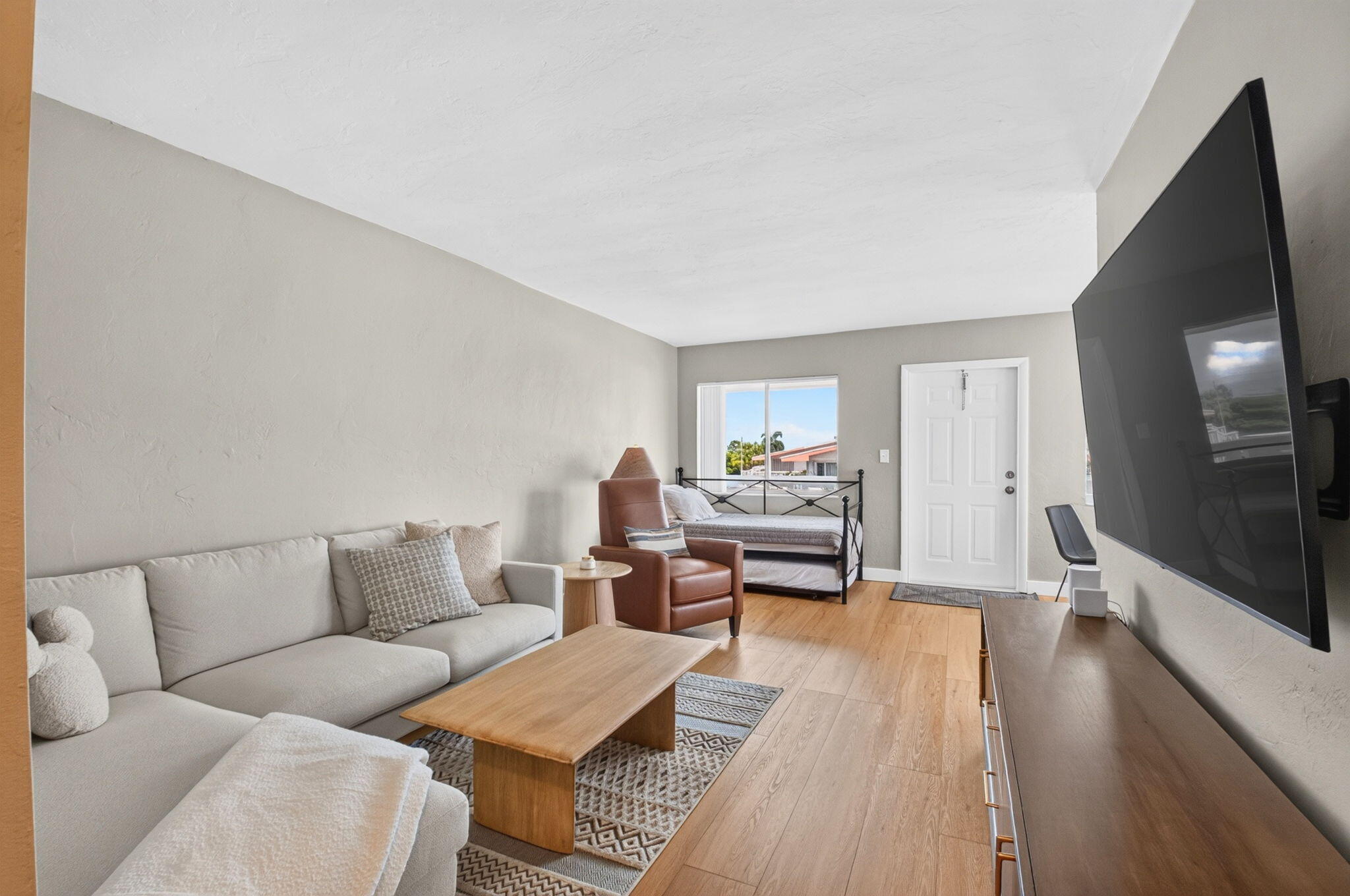 View photos, virtual tours, details... 2290 SUNSET Avenue 20
