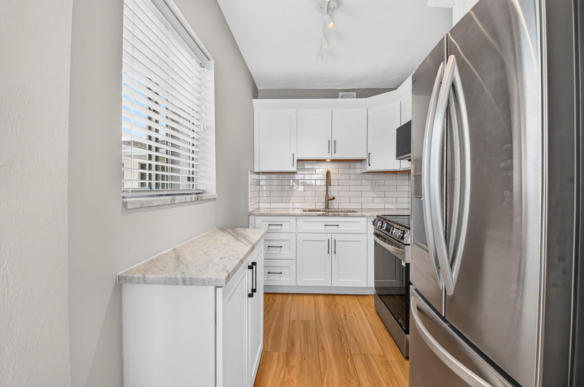 View photos, virtual tours, details... 2290 SUNSET Avenue 20