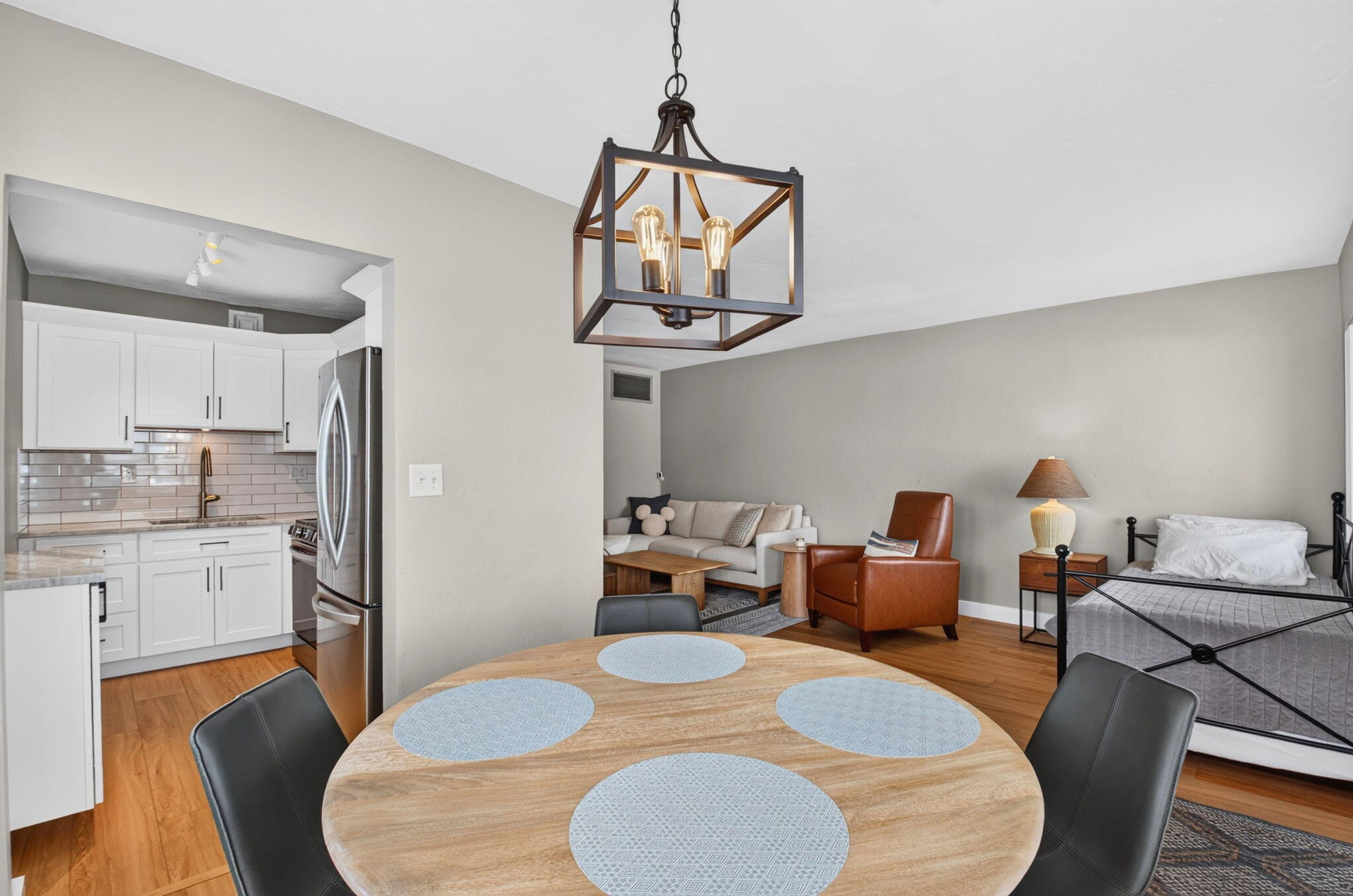 View photos, virtual tours, details... 2290 SUNSET Avenue 20